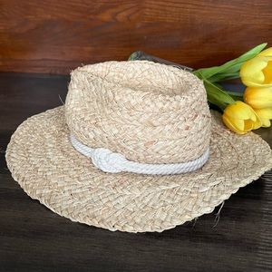 Straw beach hat
